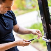 Installation af låsesystem udført af låsesmed