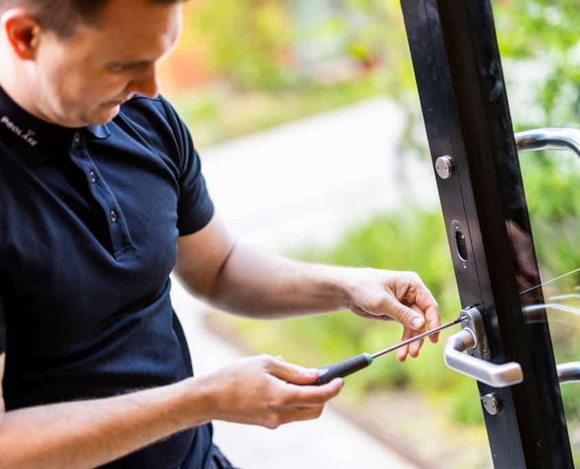 Installation af låsesystem udført af låsesmed